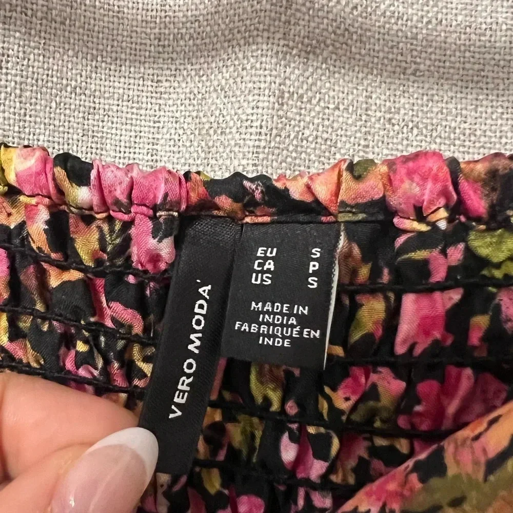 ❌SOLD ❌
💐Vero Moda floral cropped blouse - Picture 5 of 6